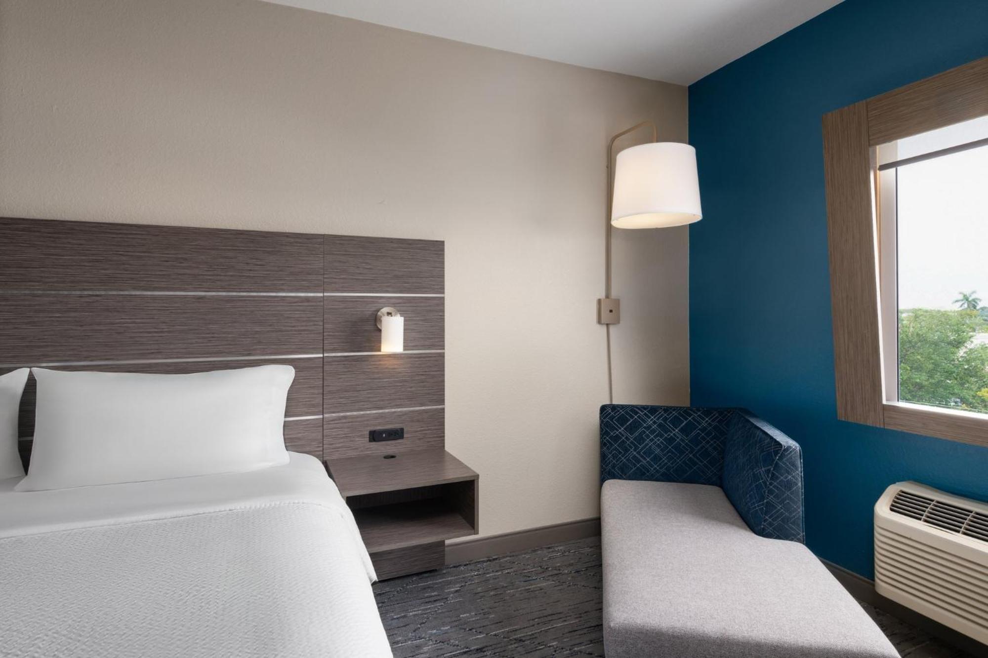 Holiday Inn Express & Suites Boynton Beach West By Ihg Exteriér fotografie