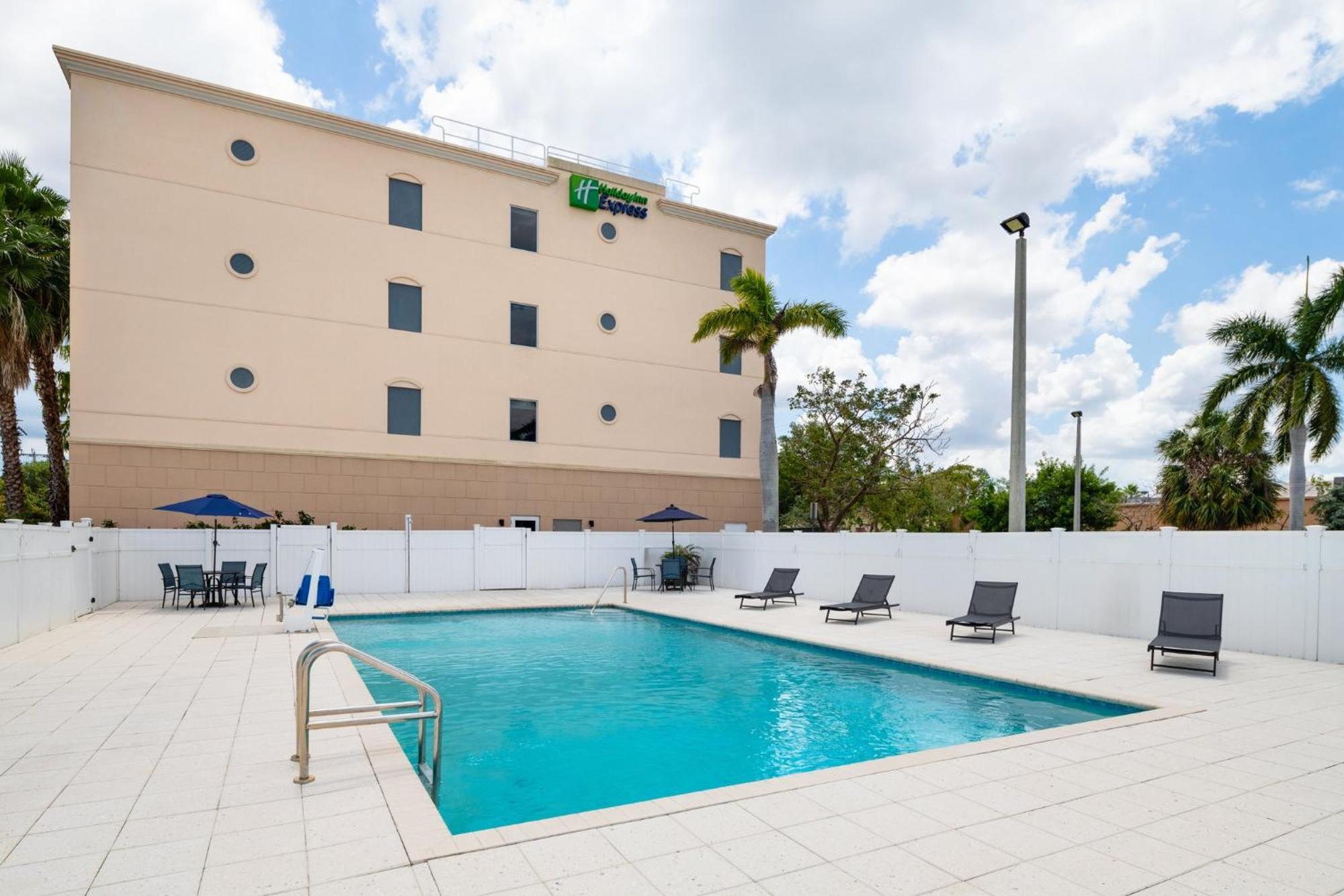 Holiday Inn Express & Suites Boynton Beach West By Ihg Exteriér fotografie